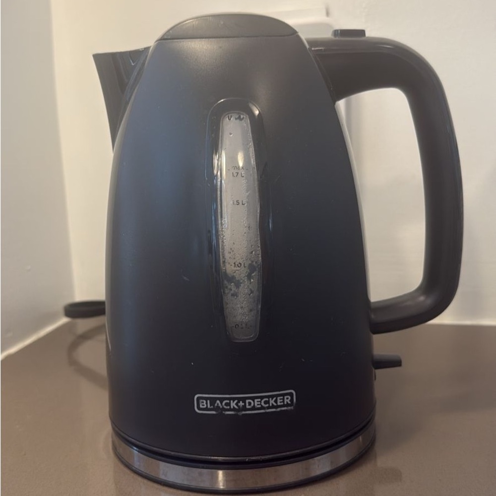 Black & Decker Matte Black Electric Kettle